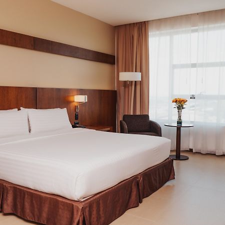 ฮอลิเดย์อินน์ กวายากิล แอร์พอร์ต ภายนอก รูปภาพ A room at the hotel