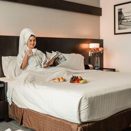 ฮอลิเดย์อินน์ กวายากิล แอร์พอร์ต ภายนอก รูปภาพ A guest in a hotel room