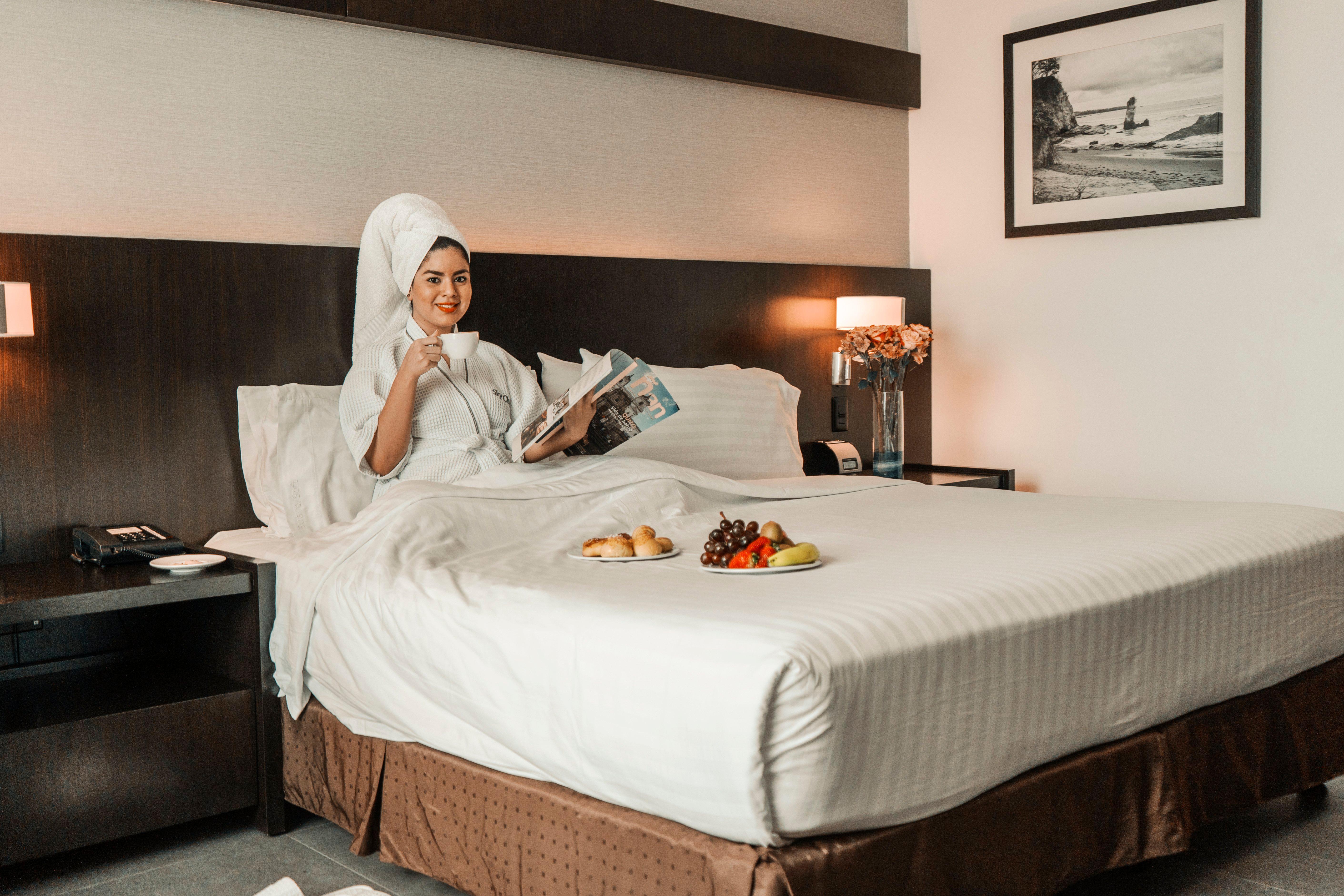 ฮอลิเดย์อินน์ กวายากิล แอร์พอร์ต ภายนอก รูปภาพ A guest in a hotel room