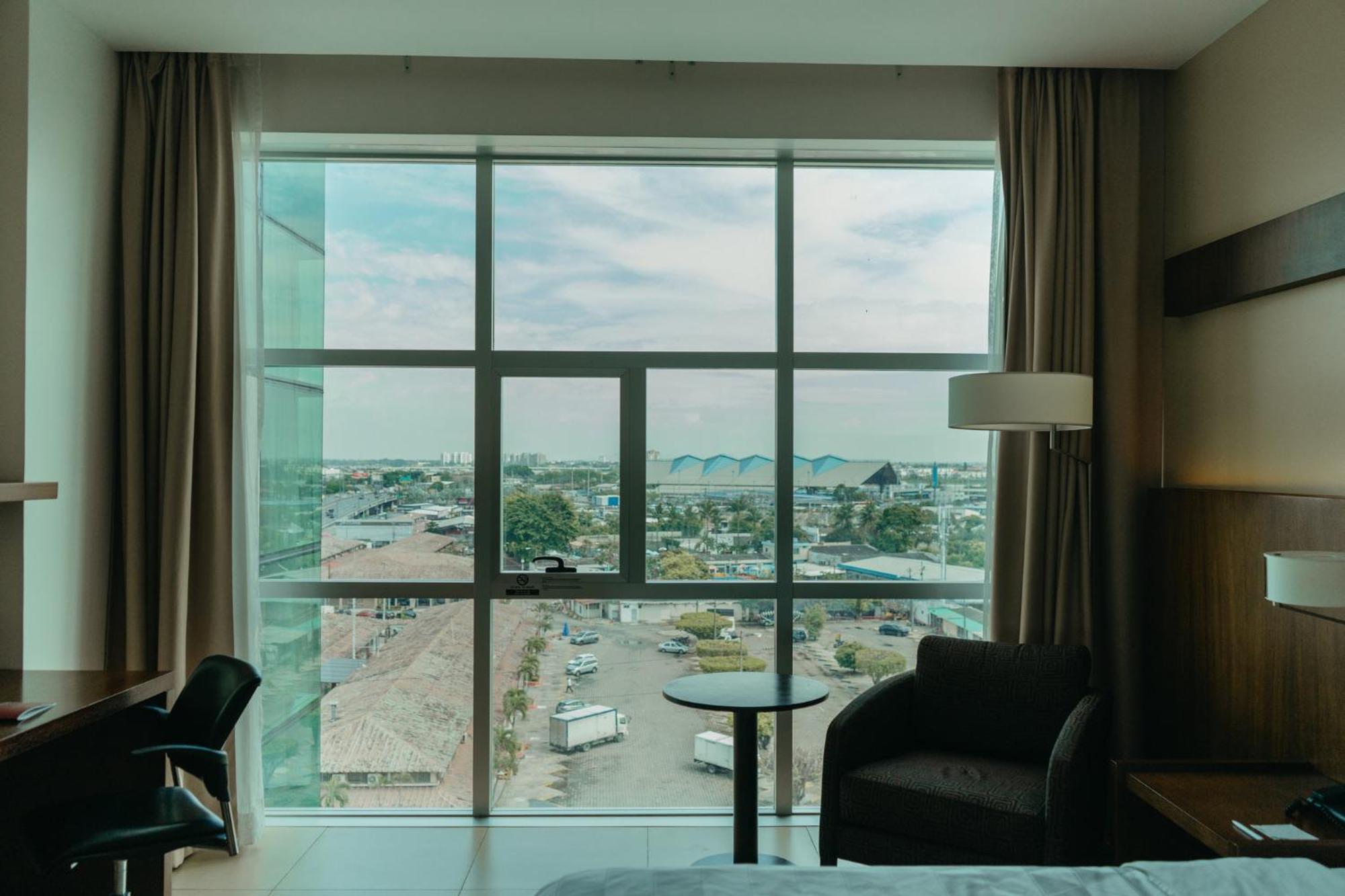 ฮอลิเดย์อินน์ กวายากิล แอร์พอร์ต ภายนอก รูปภาพ View from a room at the hotel