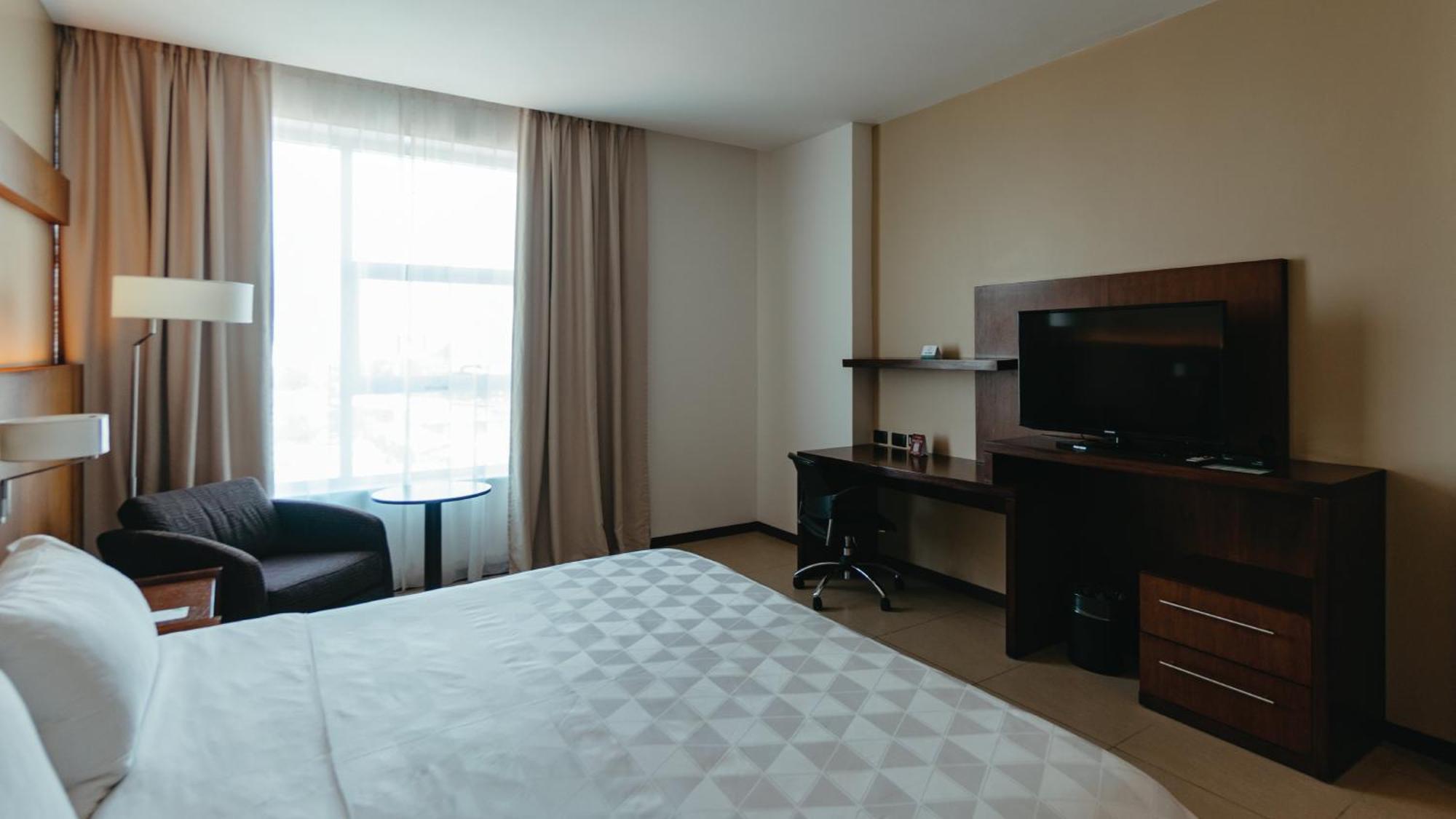 ฮอลิเดย์อินน์ กวายากิล แอร์พอร์ต ภายนอก รูปภาพ A room at the hotel
