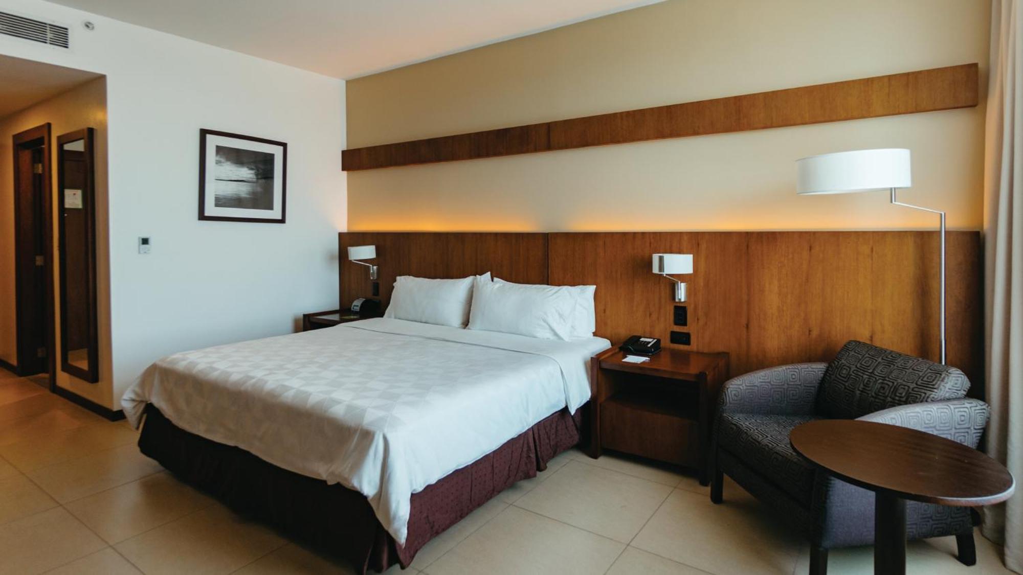 ฮอลิเดย์อินน์ กวายากิล แอร์พอร์ต ภายนอก รูปภาพ A room at the hotel