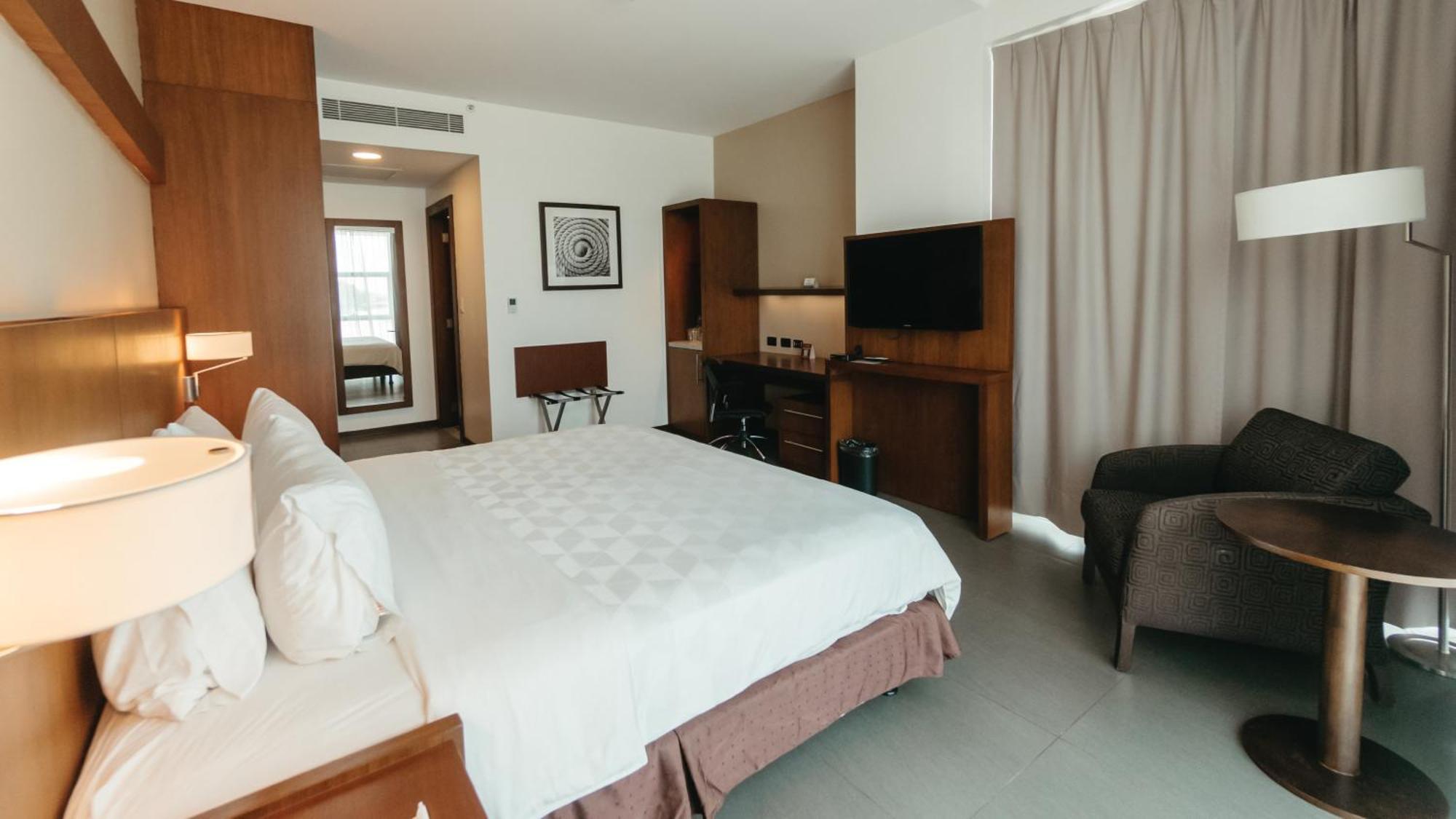 ฮอลิเดย์อินน์ กวายากิล แอร์พอร์ต ภายนอก รูปภาพ A room at the hotel