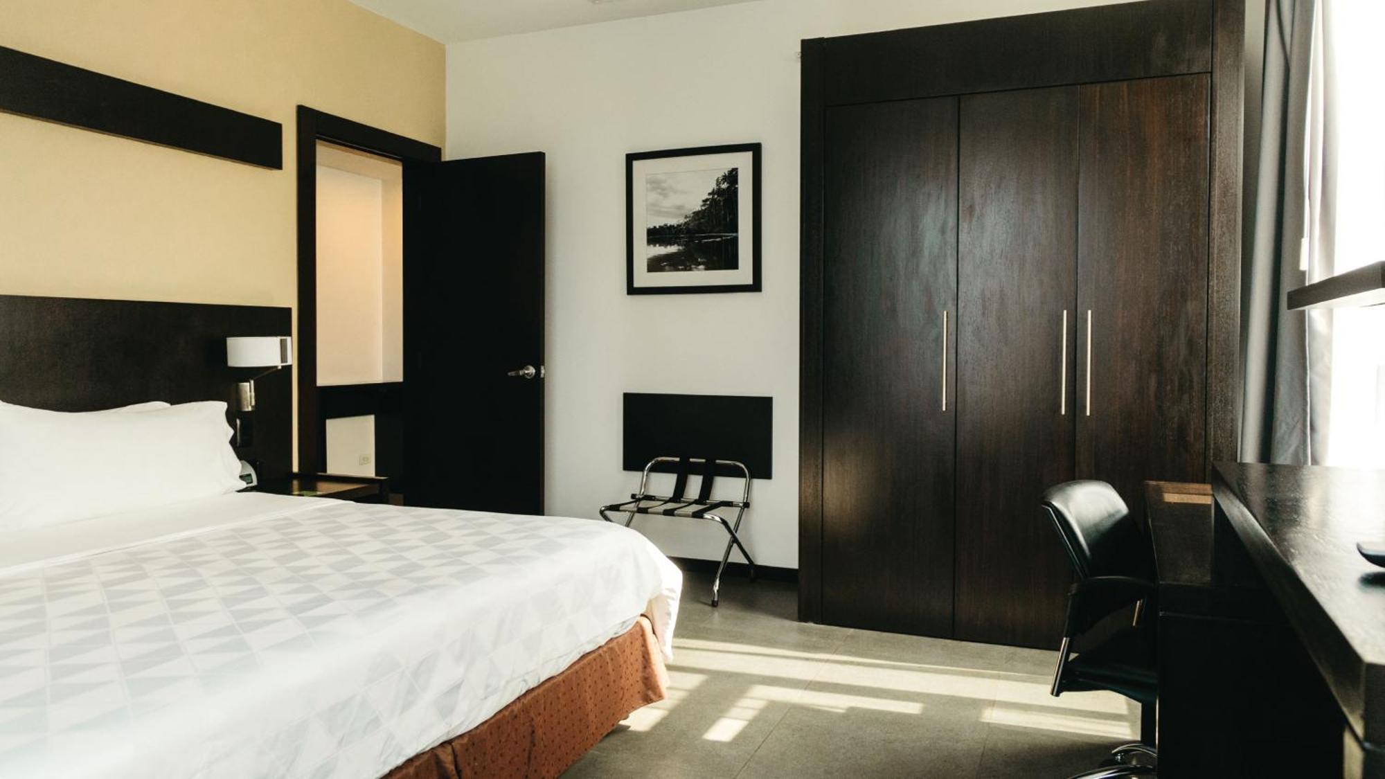 ฮอลิเดย์อินน์ กวายากิล แอร์พอร์ต ภายนอก รูปภาพ A room at the hotel