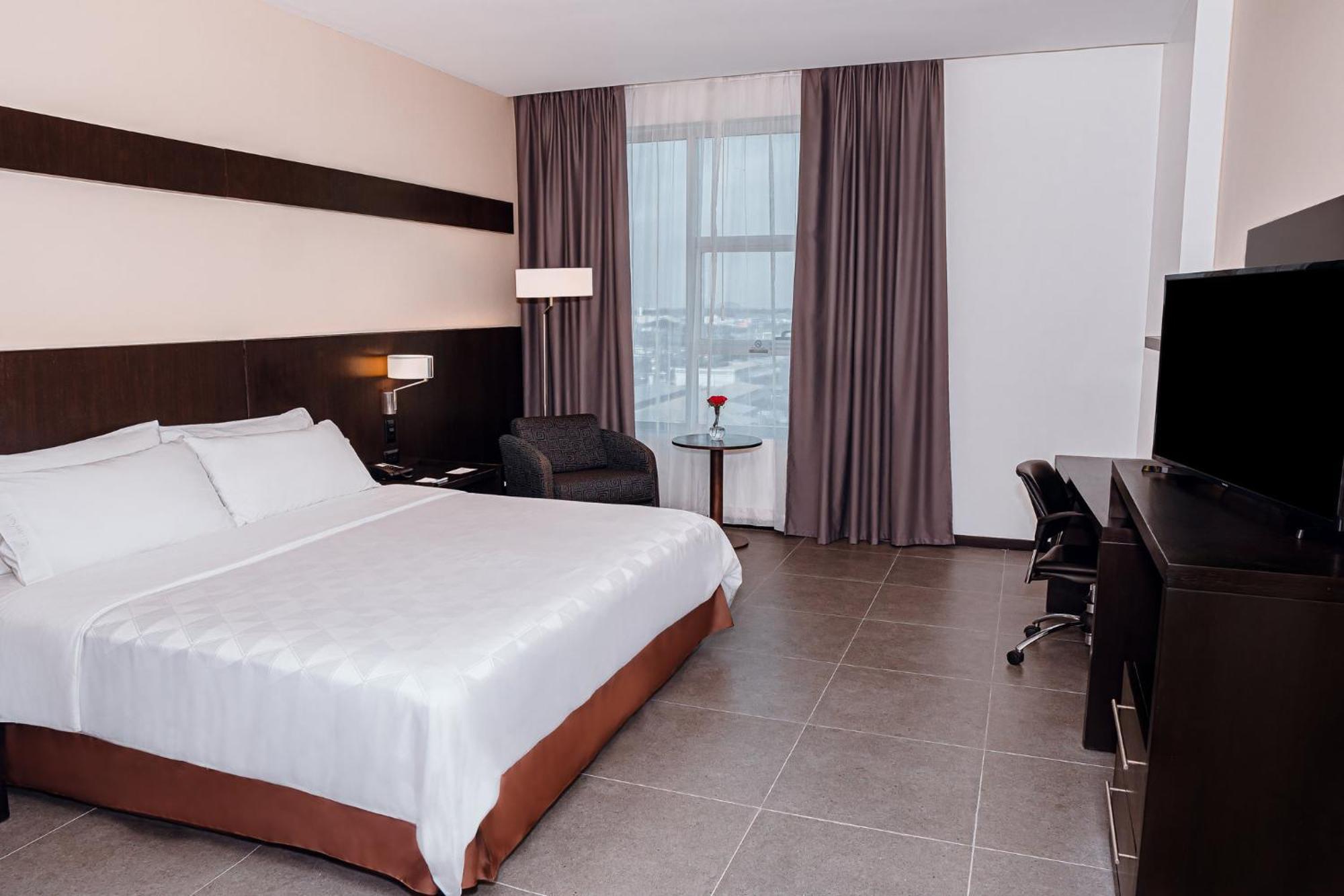ฮอลิเดย์อินน์ กวายากิล แอร์พอร์ต ภายนอก รูปภาพ A room at the hotel