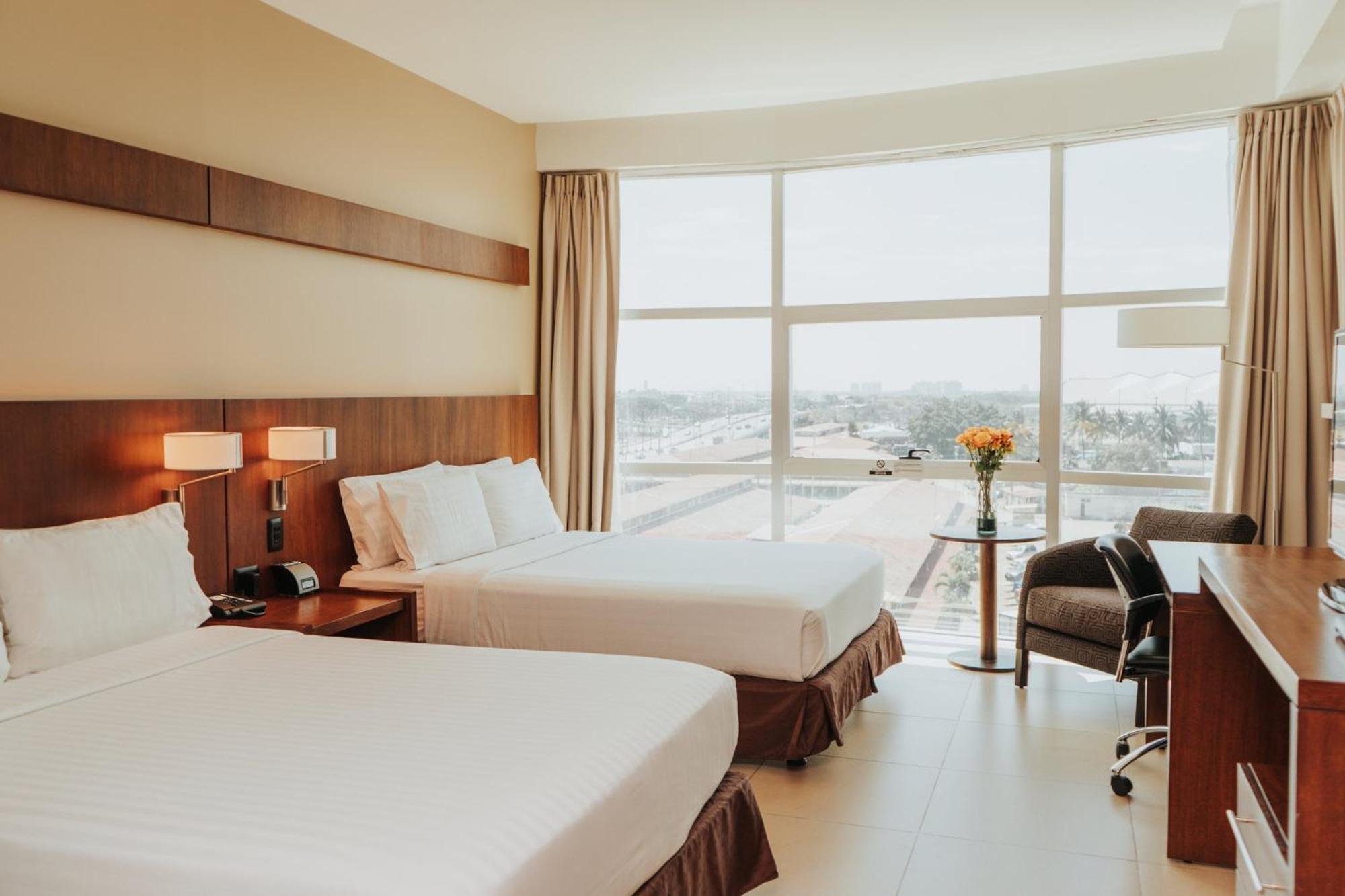 ฮอลิเดย์อินน์ กวายากิล แอร์พอร์ต ภายนอก รูปภาพ A room at the hotel