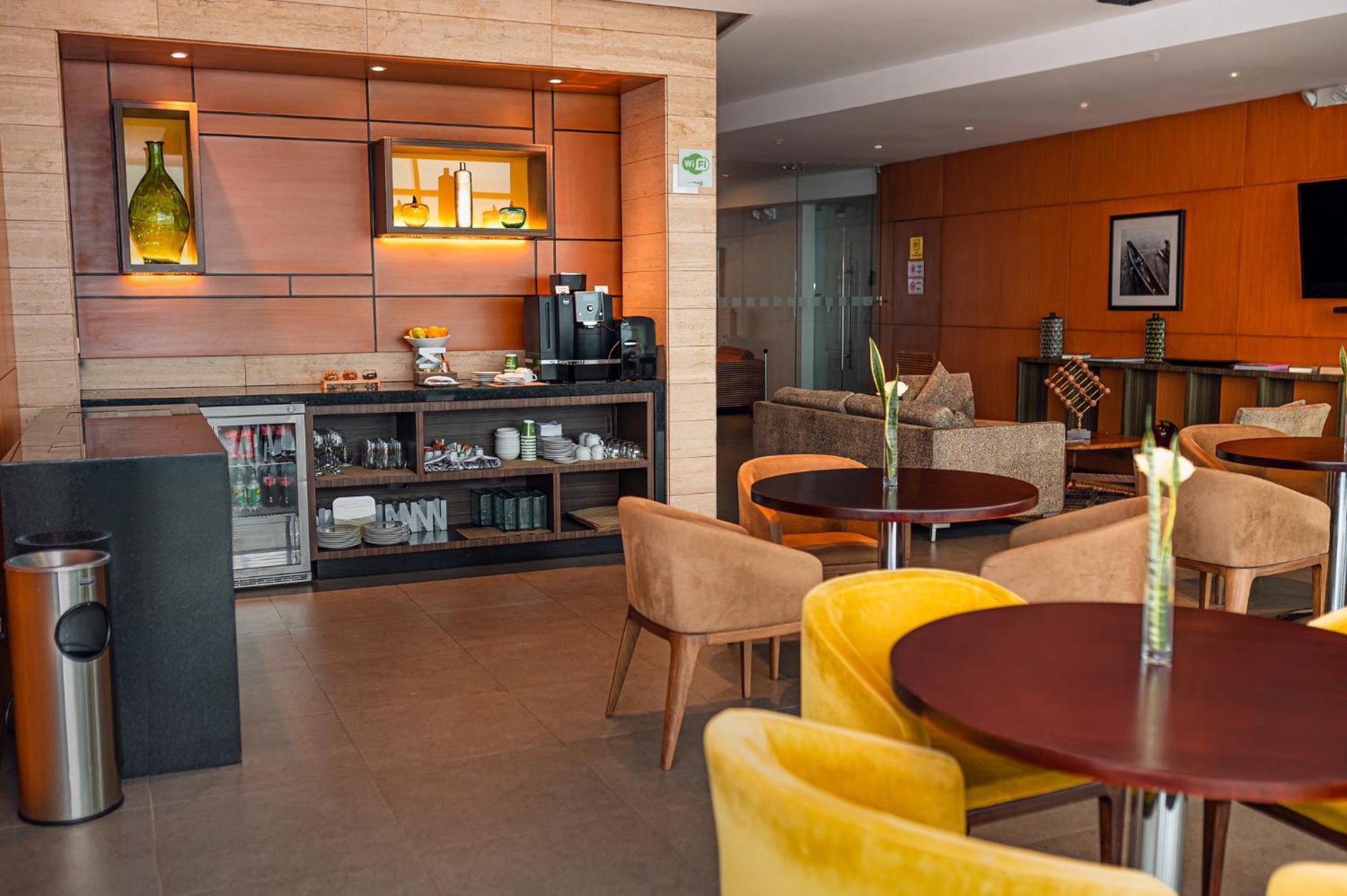 ฮอลิเดย์อินน์ กวายากิล แอร์พอร์ต ภายนอก รูปภาพ The lounge at the airport