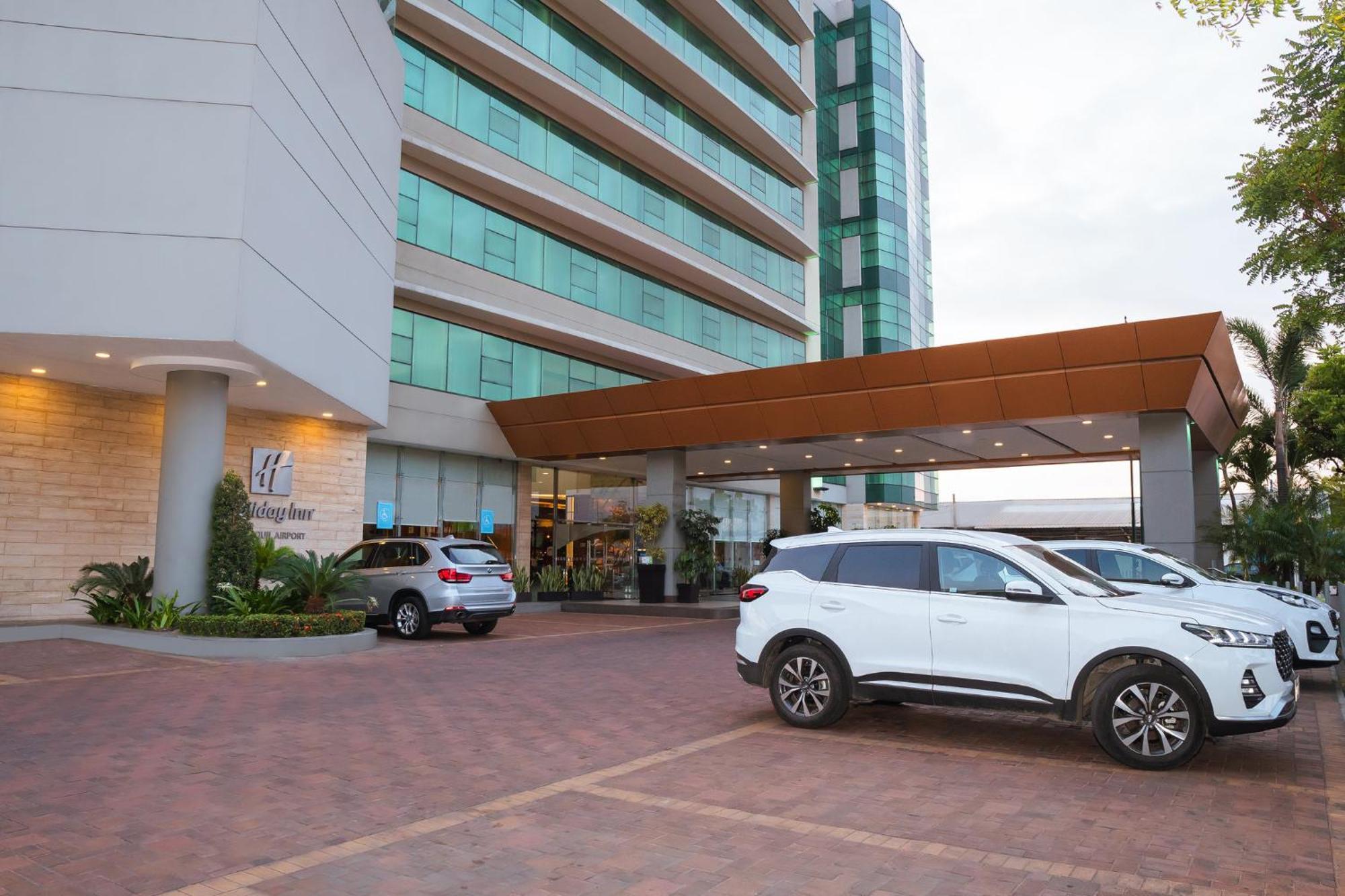 ฮอลิเดย์อินน์ กวายากิล แอร์พอร์ต ภายนอก รูปภาพ The hotel's entrance